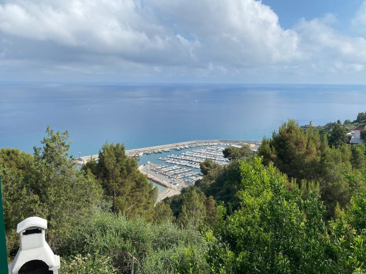 “Da Senso” Relax nel verde vista mare Finale Ligure Esterno foto